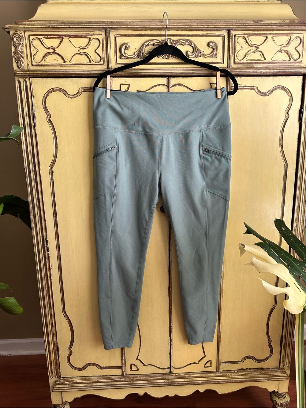 Eddie Bauer Mineral Green High-Rise Leggings with Zipper Pockets size LP NWOT